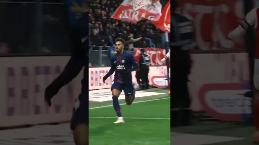 Mbappé fyrer løs fra kort hold
