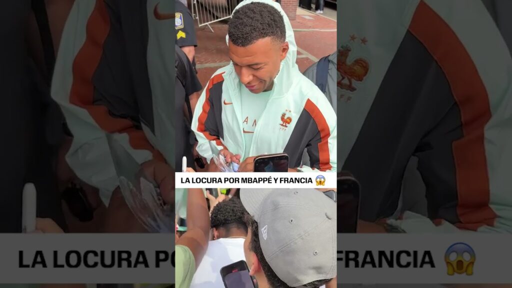 Mbappé omringet av fans