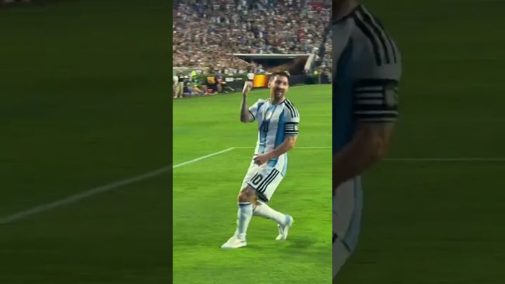 Messi feirer mål med entusiasme
