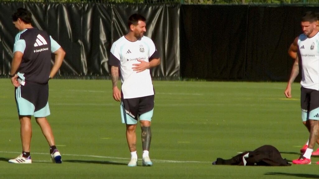 Messi trener med Argentina