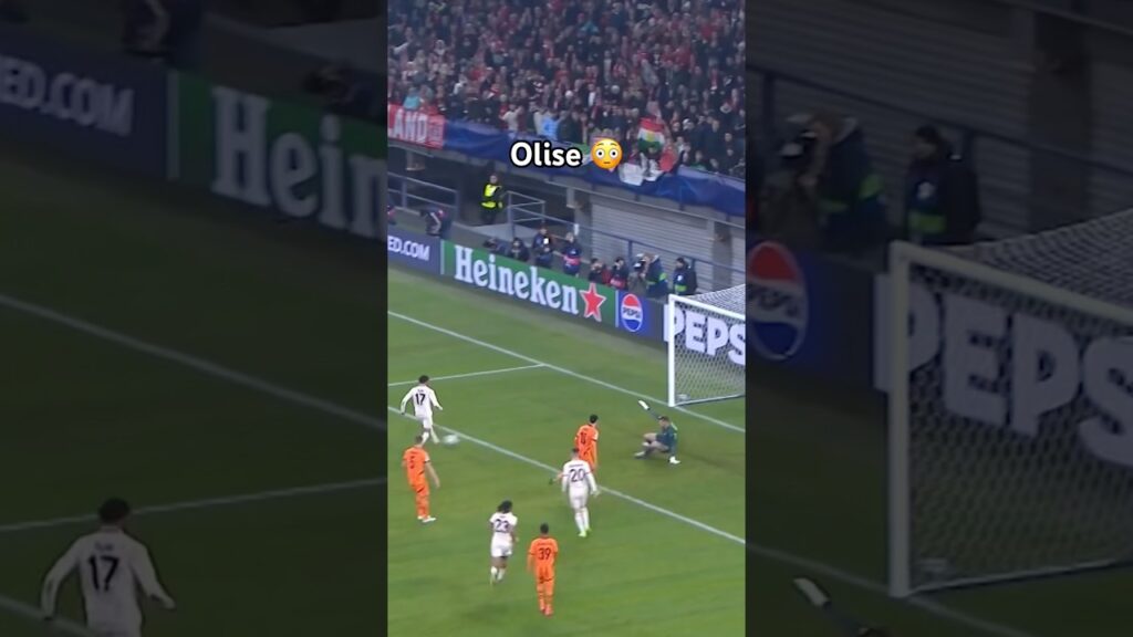 Olise banker ballen i krysset