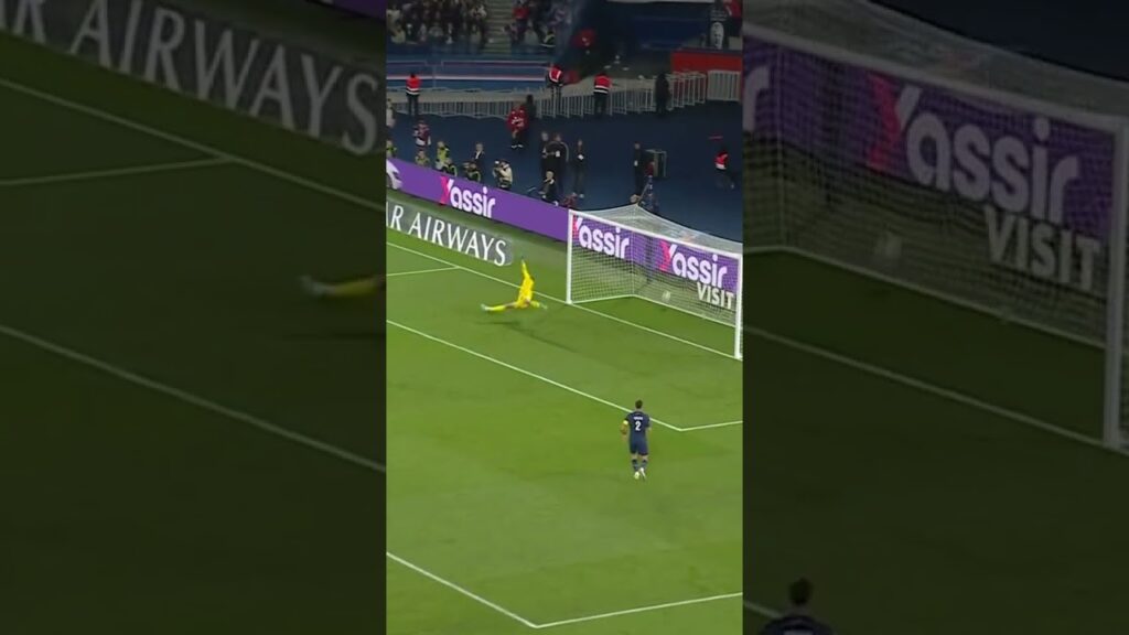Fabian Ruiz banker ballen i krysset