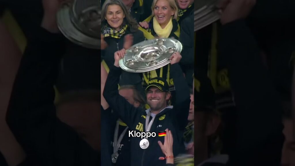 Kloppo løfter trofeet