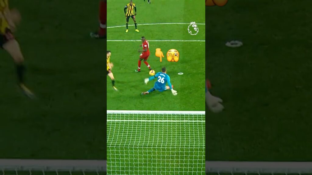 Scorer uten å se på målet
