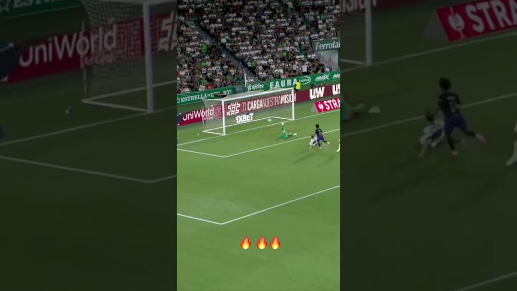 Adeyemi banker ballen i nettet