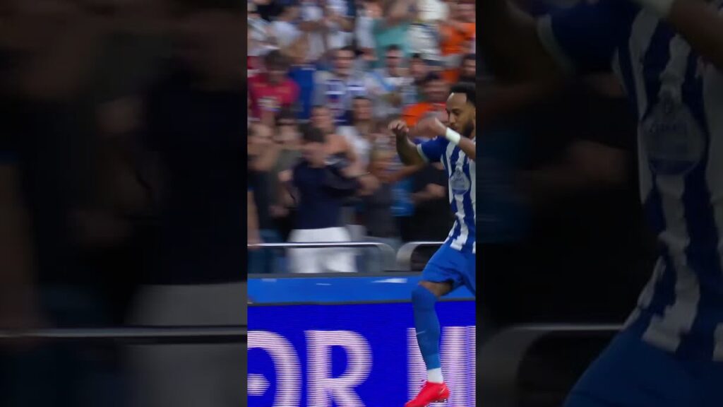 Aubameyang banker ballen i mål