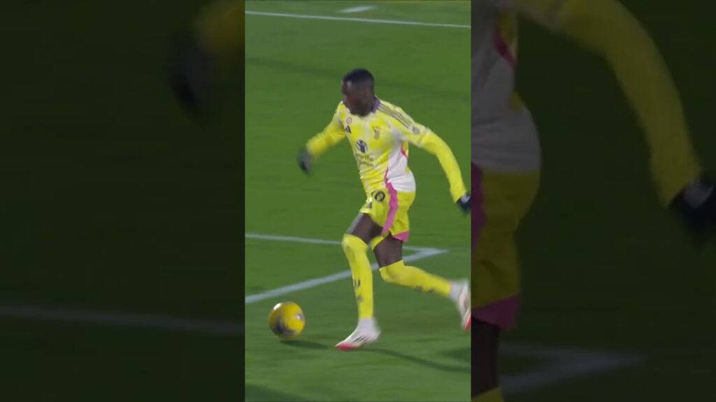 Kolo Muani banker ballen i krysset