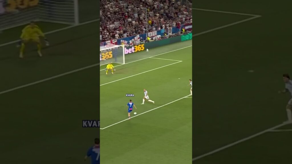 Kvara sender forsvareren på feil fot