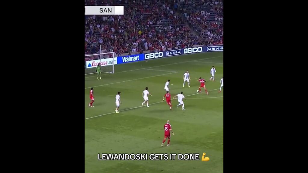 Lewandowski setter inn målet