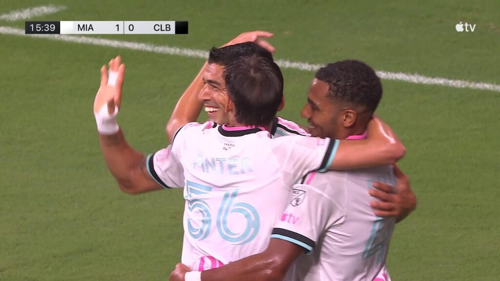 Luis Suárez scorer med stil