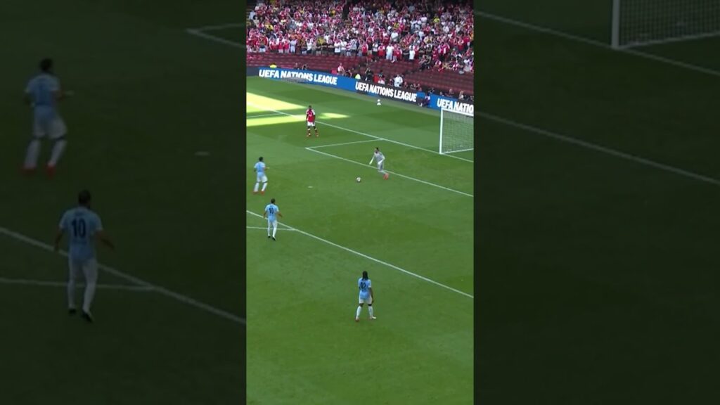 Ødegaard fyrer løs fra distanse