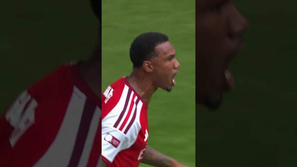 Spilleren feirer etter scoring